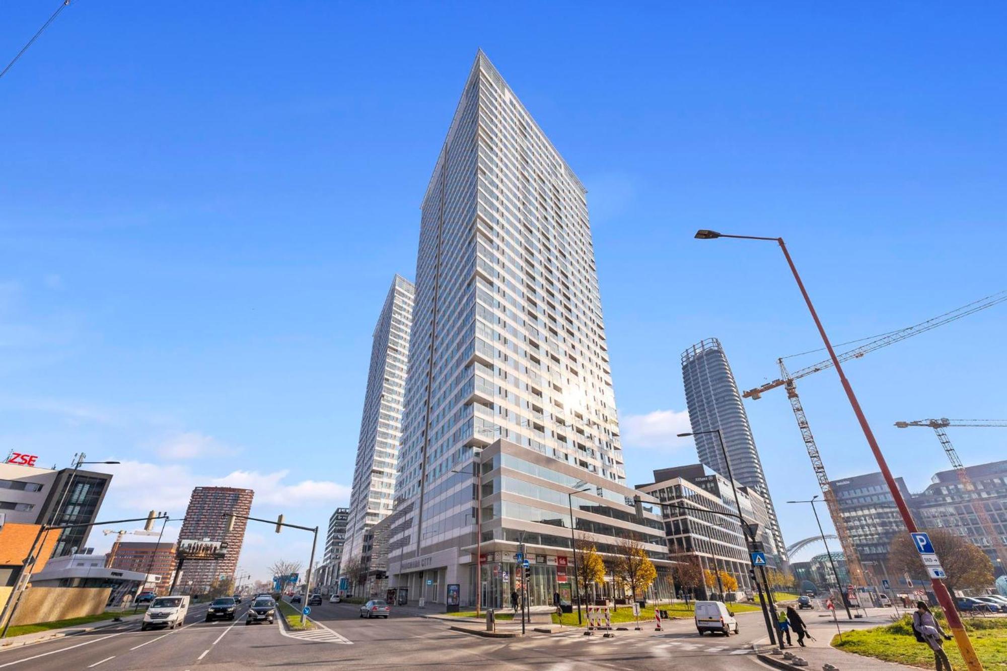 Panorama City Apartment In Downtown Area With Free Parking And Castle View Bratislava Buitenkant foto