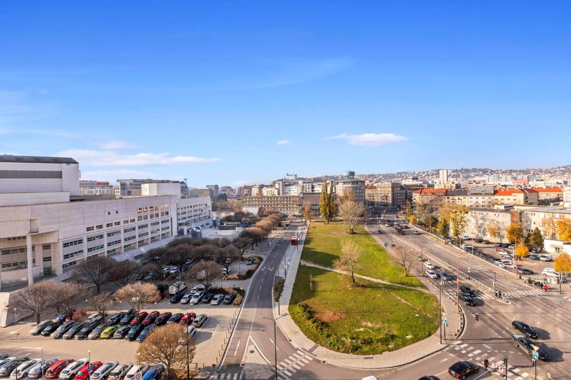 Panorama City Apartment In Downtown Area With Free Parking And Castle View Bratislava Buitenkant foto