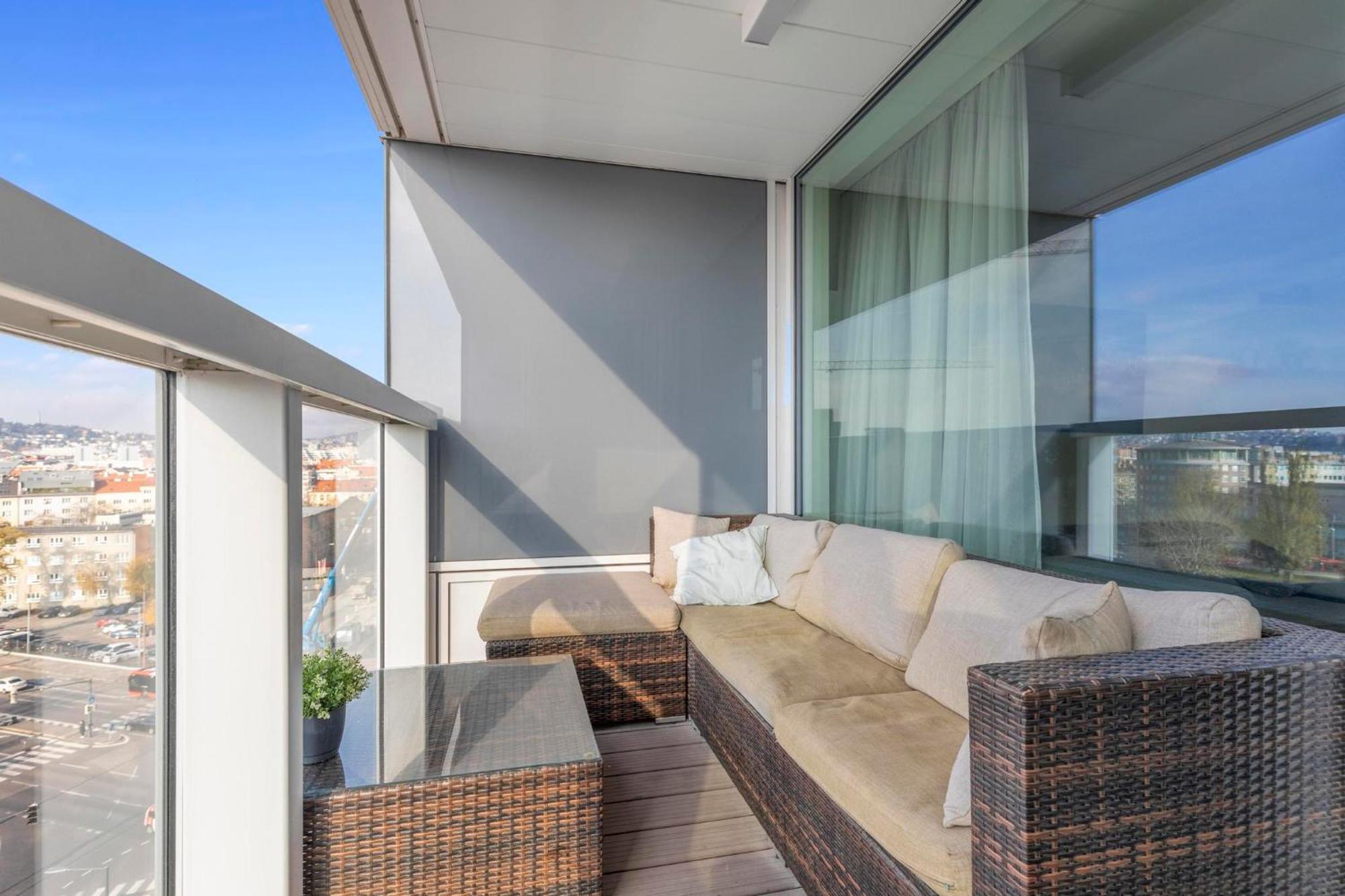 Panorama City Apartment In Downtown Area With Free Parking And Castle View Bratislava Buitenkant foto